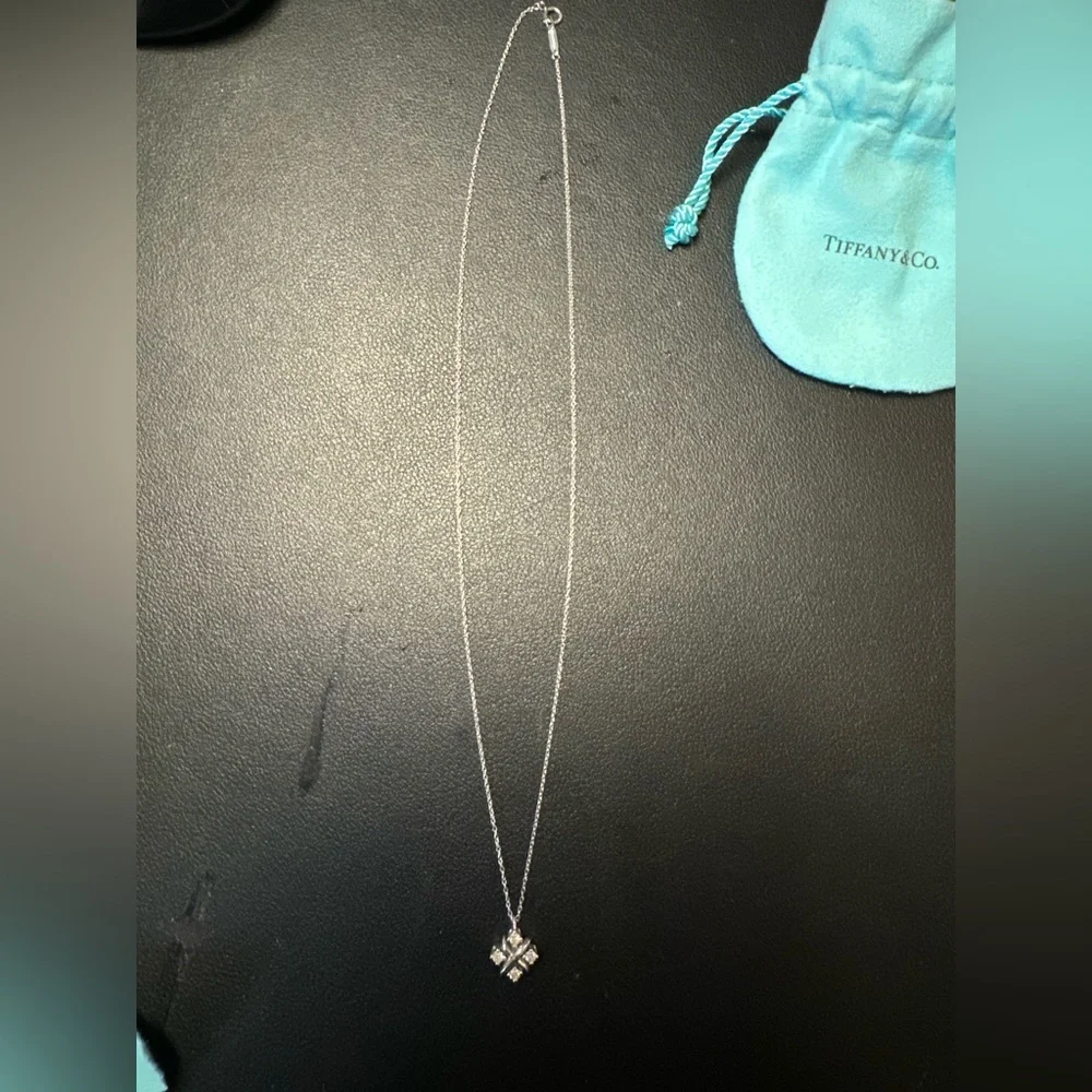 Tiffany Lynn pendant necklace in Platinum & Diamond. Sold private sale - Picture 2 of 6